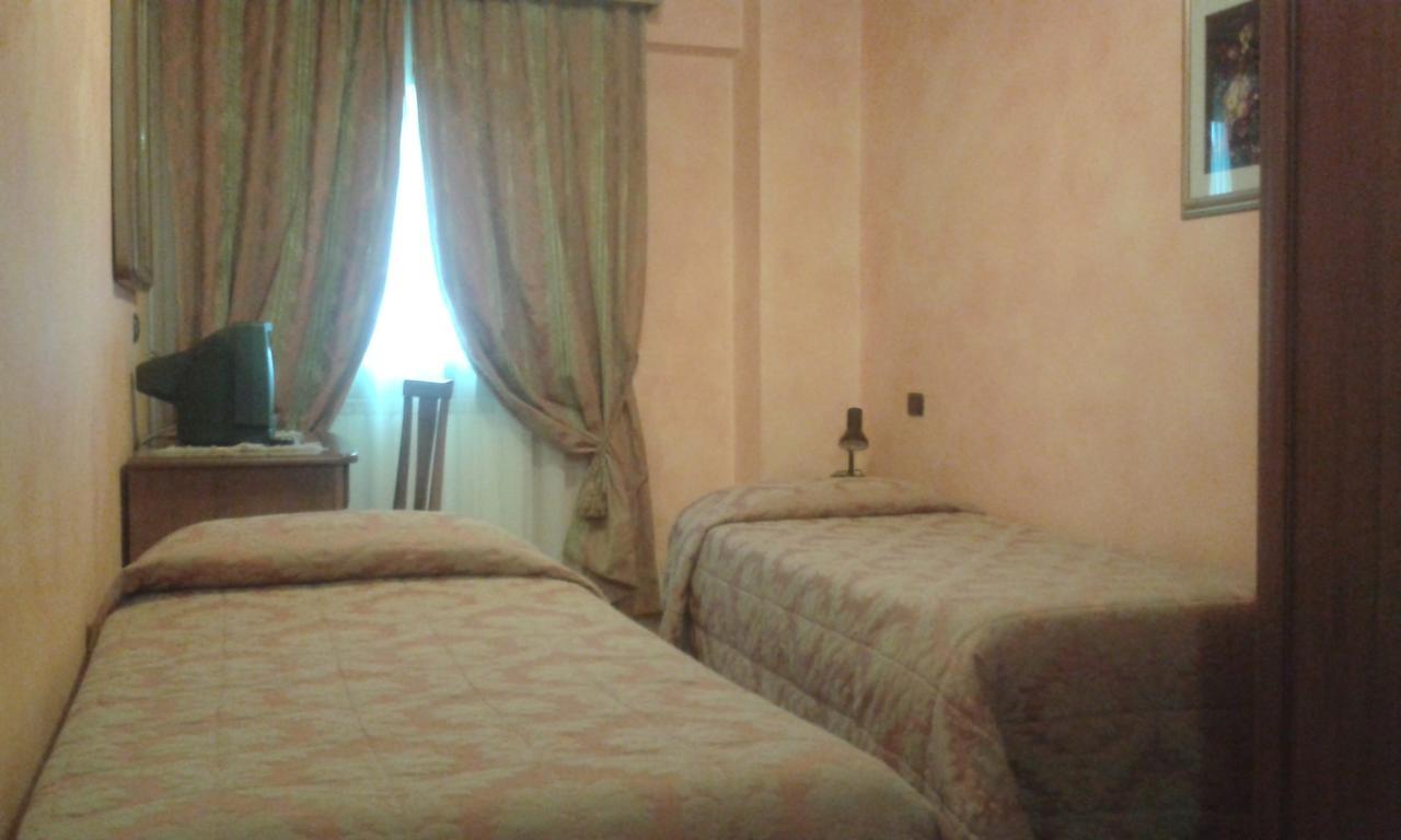 Hotel Cristallo Cerreto Laghi Exterior photo